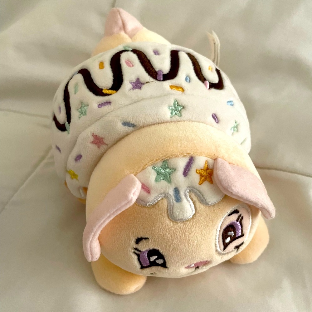 Nilla 🍨🍩 Moriah Elizabeth Mystery Plush Series 2 NWT (new in box)